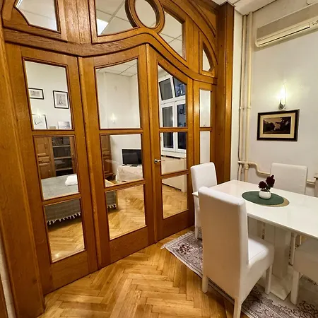 Modern Apartment *